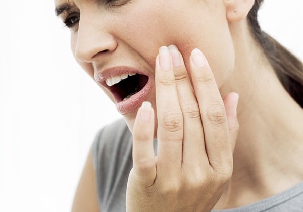 Có đau không nếu điều trị tủy khi trám răng?
