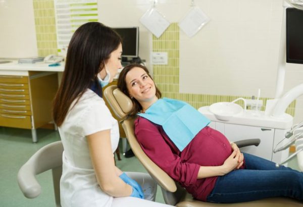 Phụ nữ mang thai có nên nhổ răng khôn không? - Nha Khoa Home