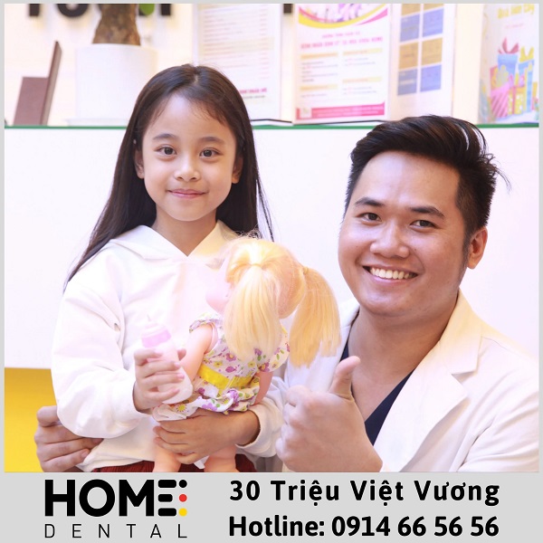 Mau nhi Bao Vy tham kham tai Home Dental