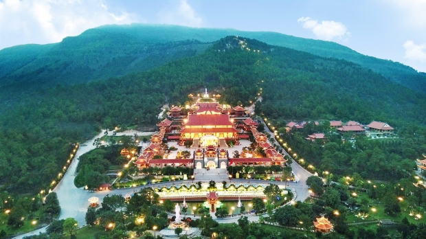 Top 5 ngôi chùa nổi tiếng linh thiêng nên viếng 2023 - Nha Khoa Home