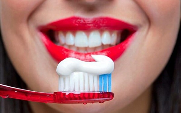 Tại sao cần phải thực hiện vệ sinh răng miệng đúng cách